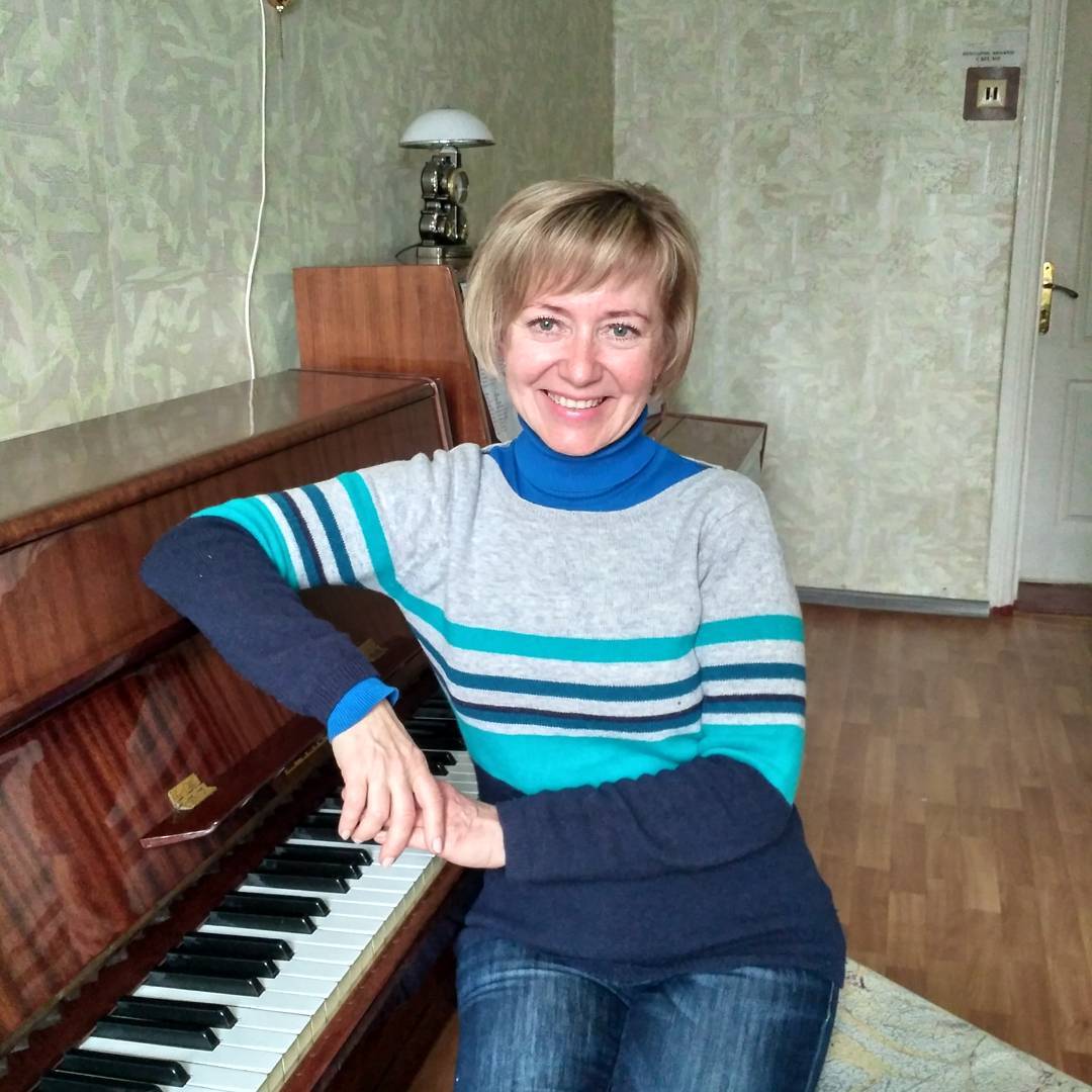 Larysa by the piano