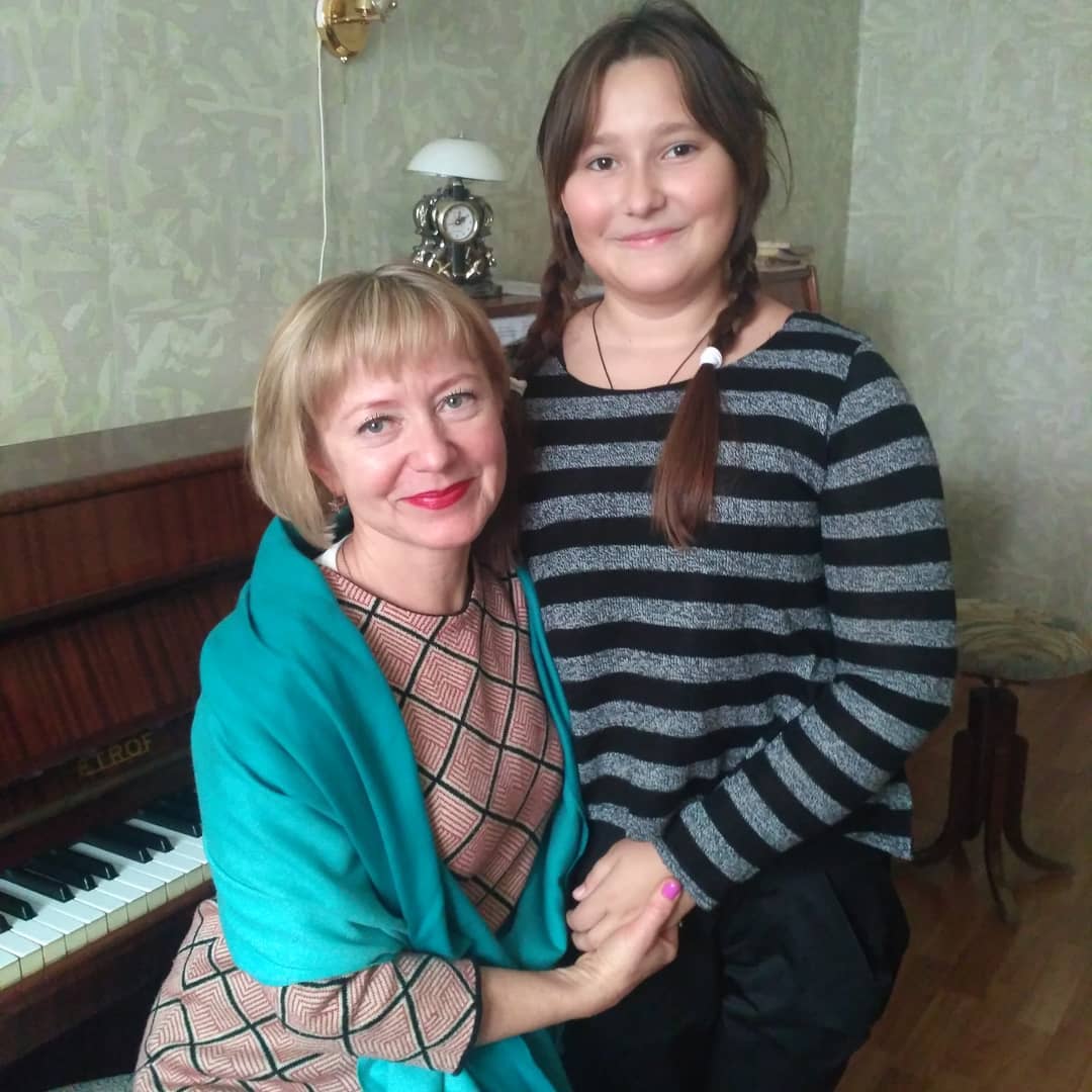 Larysa with student by piano