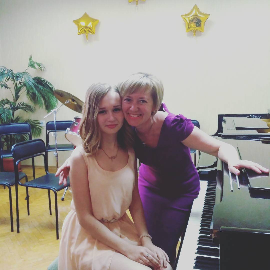 Larysa with student by the piano