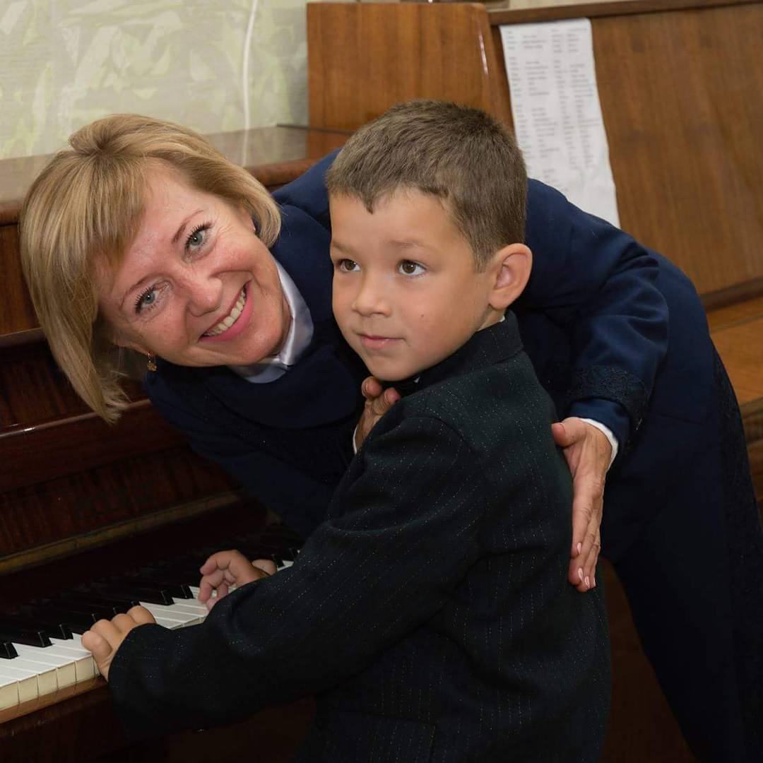 Larysa with student