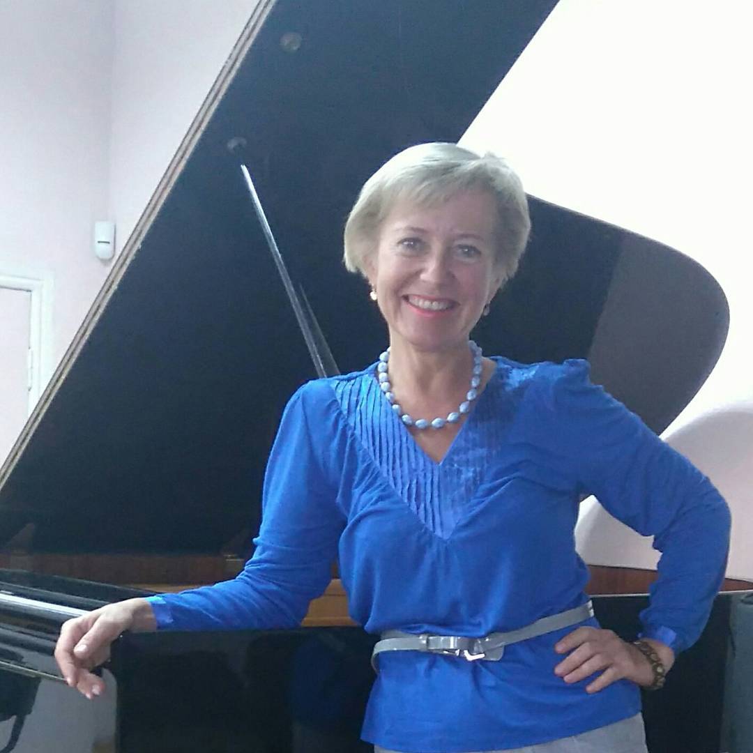 Larysa by the piano