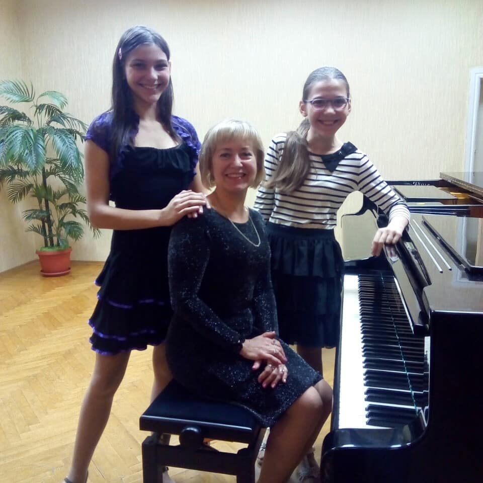 Larysa with students